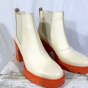 SOREL Cream Leather  Platform Boots
